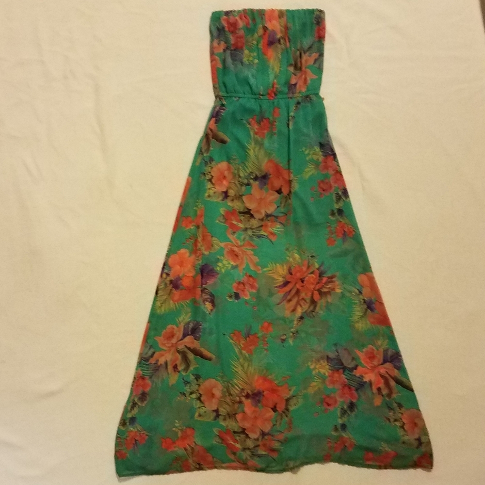 THIS WEEK ONLY -Sassy Strapless Spring Dress!!
